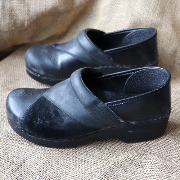 dansko slip resistant clogs